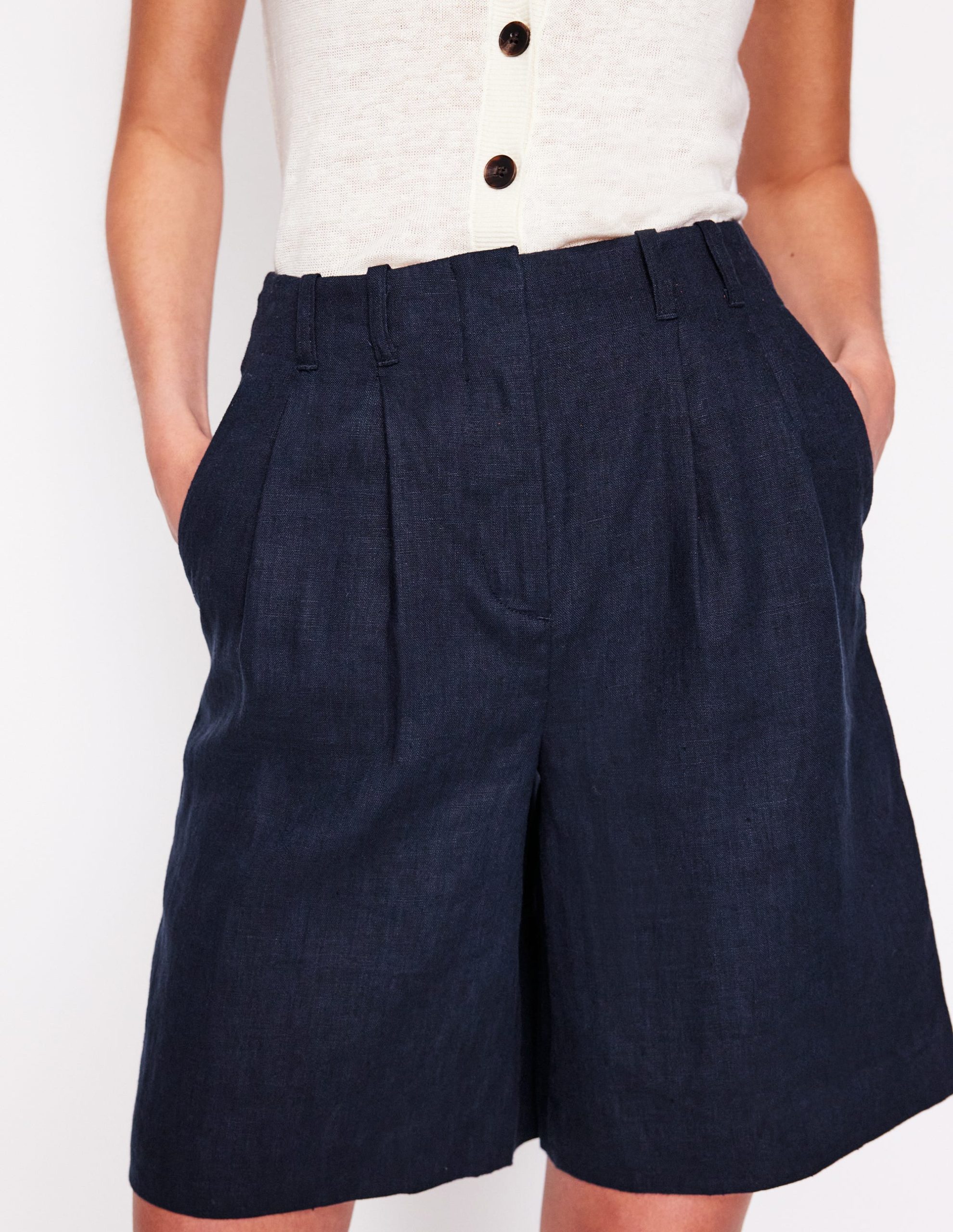 Pleat Linen Wide Leg Shorts-Navy - Image 4